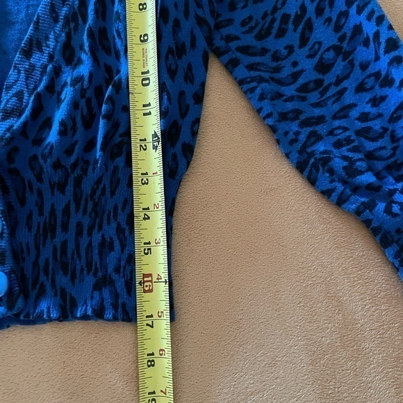 Blue Knit Cropped | size (junior)M? | animal print - Picture 7 of 7
